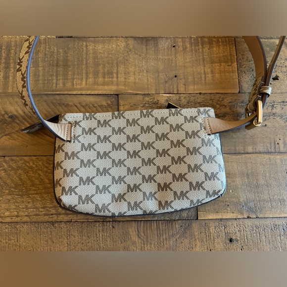 Michael Kors Belt Bag/Fanny Pack - Size L/XL - Picture 4 of 5
